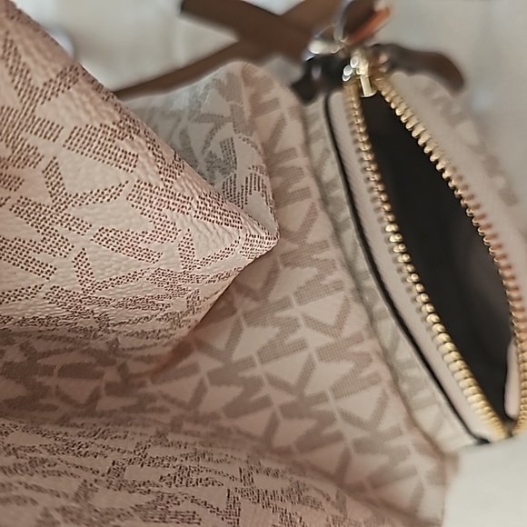 Large back pack - Picture 8 of 9